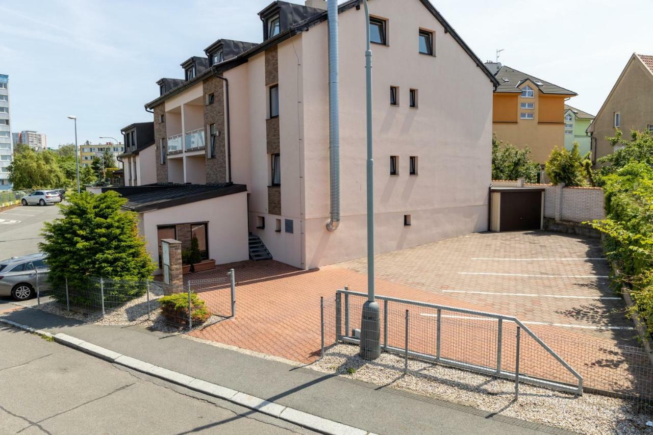 Kanárek 3* Prag