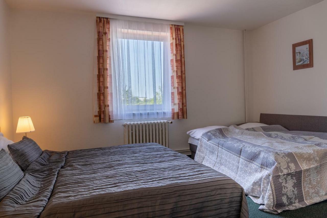 Kanárek 3* Prag