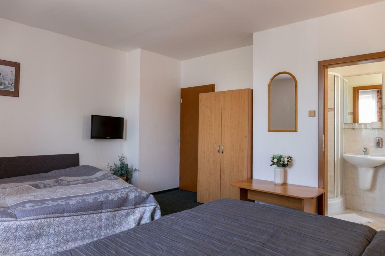 Kanárek 3* Prag