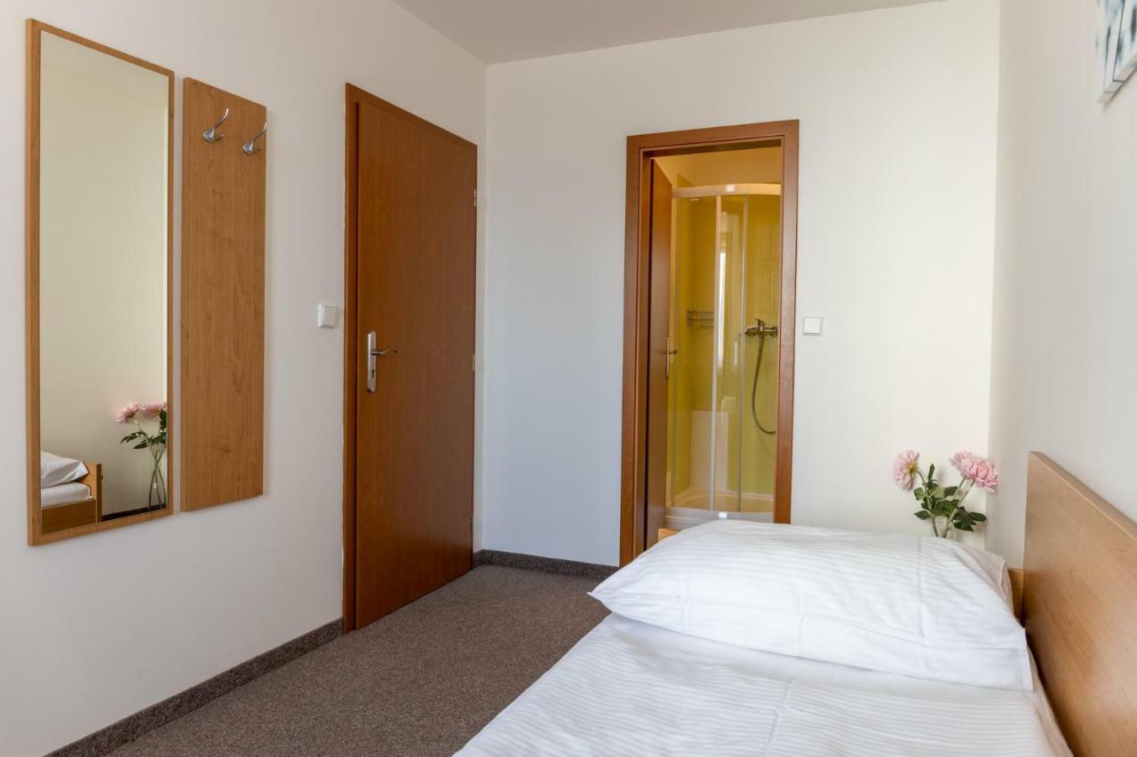 Kanárek Hotel Prag